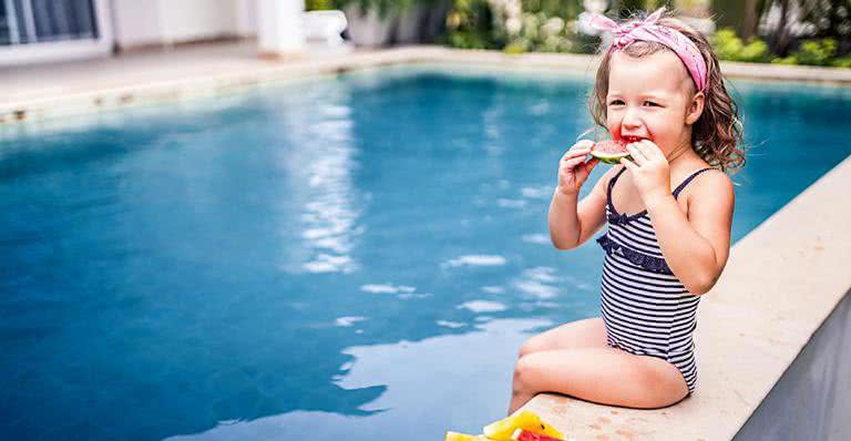 Entrar na água depois de comer faz mal à saúde? - iStock