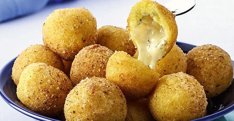 Receita de Bolinha de mandioquinha com queijo - Ormuzd Alves