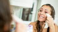 “A maquiagem pode influenciar na saúde da minha pele?” - iStock