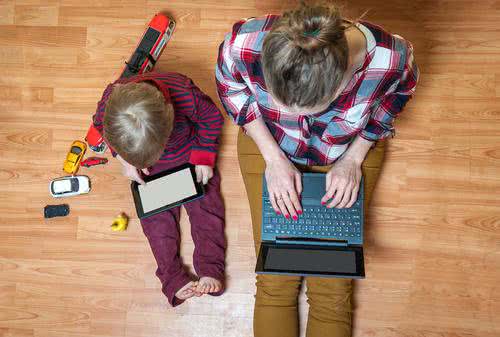 Programa ajuda quem não consegue voltar ao trabalho após nascimento do filho - Shutterstock