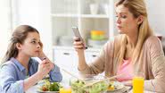 83% das crianças se sentem trocadas pelo celular - Shutterstock