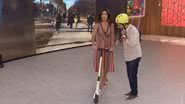 Fátima anda de patinete de salto no palco do 'Encontro' - Reprodução/TV Globo