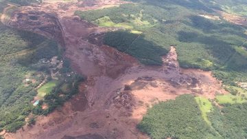 Lama após rompimento de barragem em Minas Gerais - Corpo de Bombeiros/Divulgação