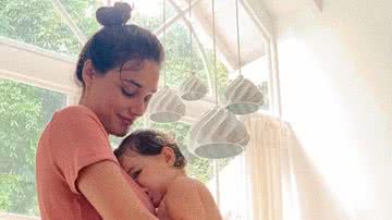 Débora Nascimento encanta fãs ao postar foto da filha - Reprodução/Instagram