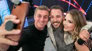 Sandy e Junior fazem selfie com Luciano Huck. - Globo/Raquel Cunha