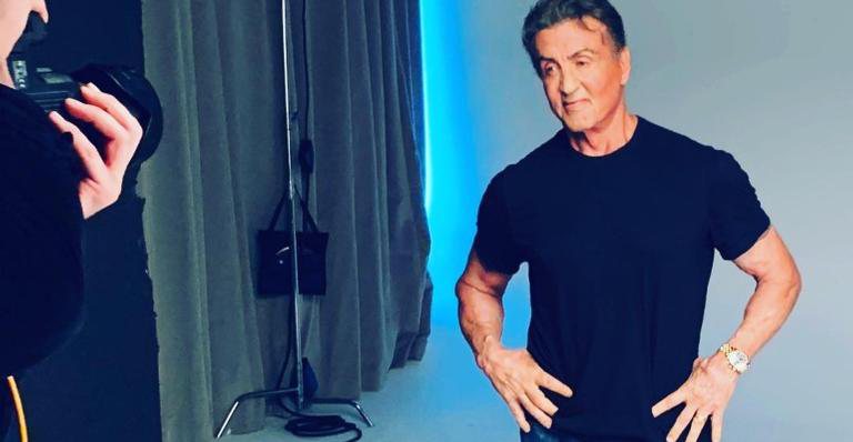 Sylvester Stallone cobra valor alto por foto e choca fãs - Reprodução/Instagram