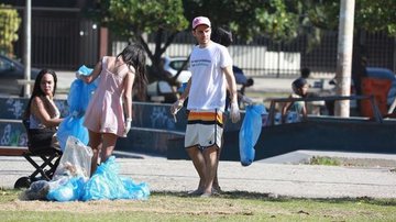 Hugo Bonemer coletou lixo em praça pública no dia de seu aniversário - Dilson Silva/Agnews