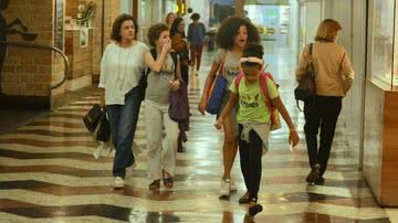 Marieta Severo é vista com netas em shopping - Webert Belicio / AgNews