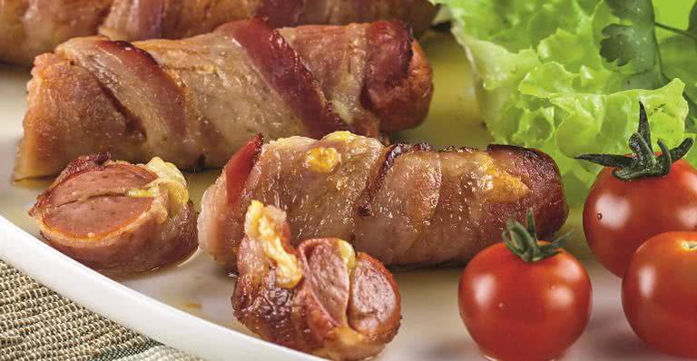 Enroladinho de salsicha com queijo e bacon - Ormuzd Alves