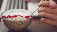 Iogurte com cranberry é uma opção com baixo teor em gordura - Banco de Imagem/Getty Images