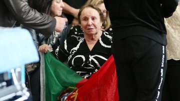 Mãe de Gugu no velório do apresentador - Manuela Scarpa e Marcos Ribas/Brazil News