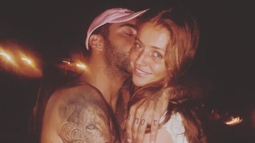 Pedro Scooby posa surfando com a namorada Cintia Dicker - Instagram/pedroscooby