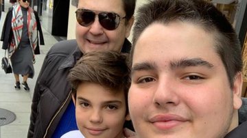 Fausto Silva posa com os filhos Rodrigo e João Guilherme - Reprodução/ Instagram