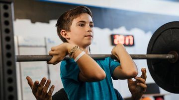 Os pais devem pensar sobre qual a real necessidade de introduzir a musculação na rotina infantil - Banco de Imagem/Getty Images