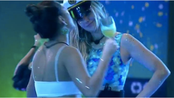 Ao ver Marcela e Daniel se beijando, Gizelly chora - TV Globo
