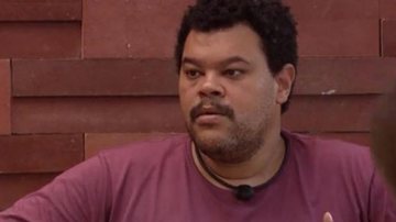 Babu reclama das atitudes de Pyong - TV Globo