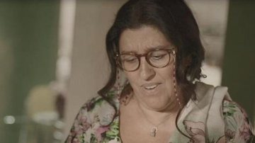 Regina Casé está no ar na trama das 21h - TV Globo