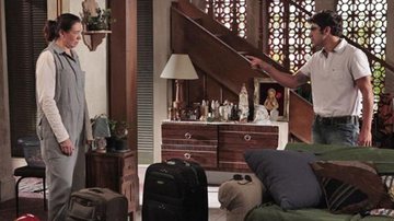 Griselda (Lilia Cabral) expulsa Antenor (Caio Castro) de casa em 'Fina Estampa' - Globo