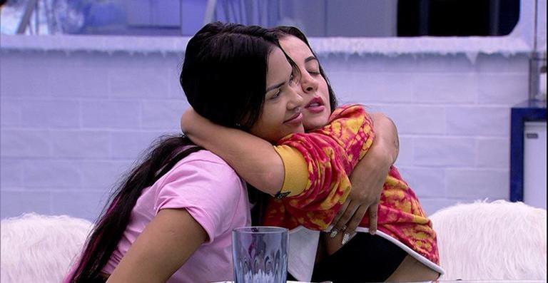 Flay e Bianca são detonadas após reencontro - TV Globo