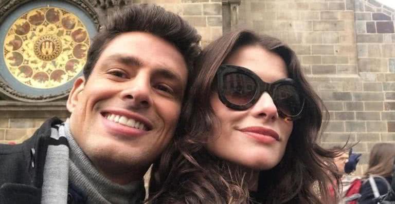 Alinne Moraes e Cauã Reymond nos bastidores de 'Um Lugar ao Sol' - Divulgação