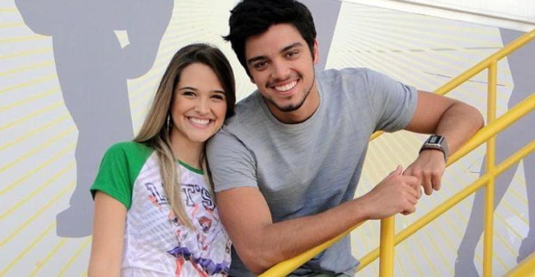 Fatinha (Juliana Paiva) e Bruno (Rodrigo Simas) em cena de 'Malhação' - Globo