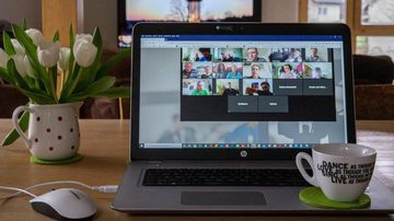 As reuniões virtuais se tornaram comuns na quarentena - Armin Schreijäg/ Pixabay