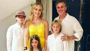 Angélica ao lado dos filhos, Benício, Joaquim e Eva, e do marido, Luciano Huck - Instagram