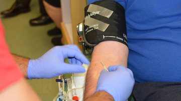 Os bancos de sangue e hemocentros têm tido cautela em relação ao assunto, como prevenção - Robert DeLaRosa/Pixabay