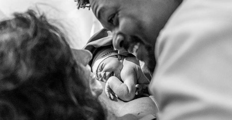 David Junior e Yasmin Garcez na chegada da primeira filha Amora - Instagram/@davidjunior