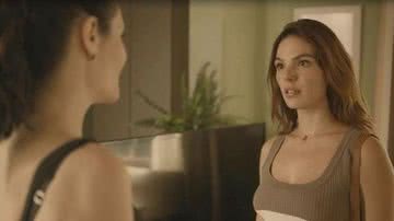 Betina (Isis Valverde) é enfermeira em 'Amor de Mãe' - Globo