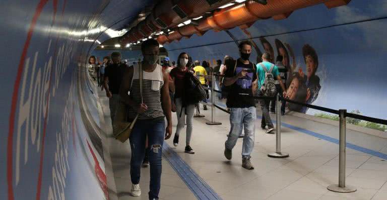 Metrô é um risco bem elevado, pois as pessoas se aglomeram e não há muita ventilação - Rovena Rosa/Agência Brasil