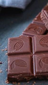 Chocolate é mesmo um vilão para a pele?
