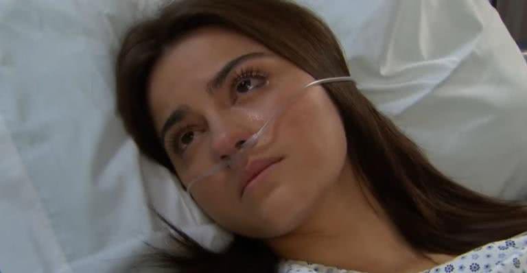 Maria Desamaparada descobre que está com um vírus mortal - Televisa/SBT