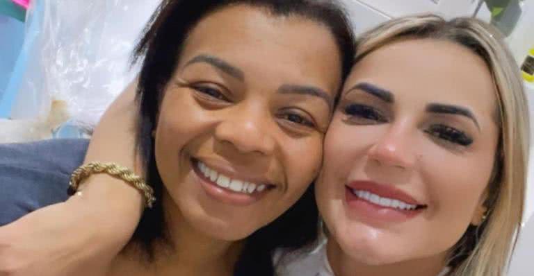 Deolane Bezerra e Valquíria Nascimento posam juntas após se resolverem - Instagram/@val.negra