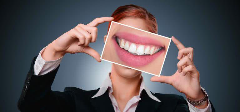 Tudo que você precisa saber sobre as lentes de contato dental - Pixabay/geralt