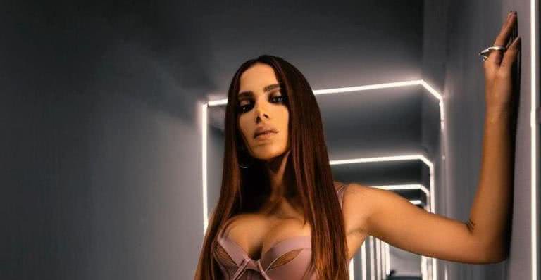 Pai de Anitta se revolta após deputado chamar cantora de 'vergonha mundial' - Instagram/@anitta