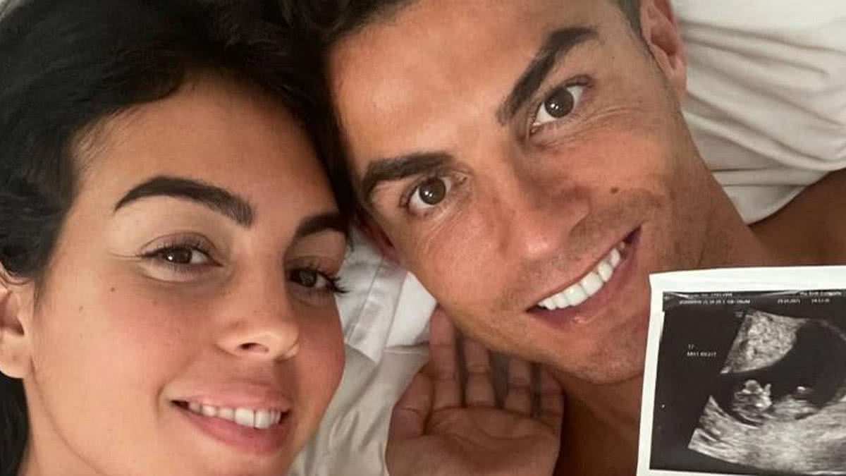 Cristiano Ronaldo anuncia sexo de gêmeos em chá revelação intimista; confira