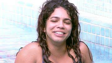 Maria urina no box do banheiro - Reprodução/Tv Globo