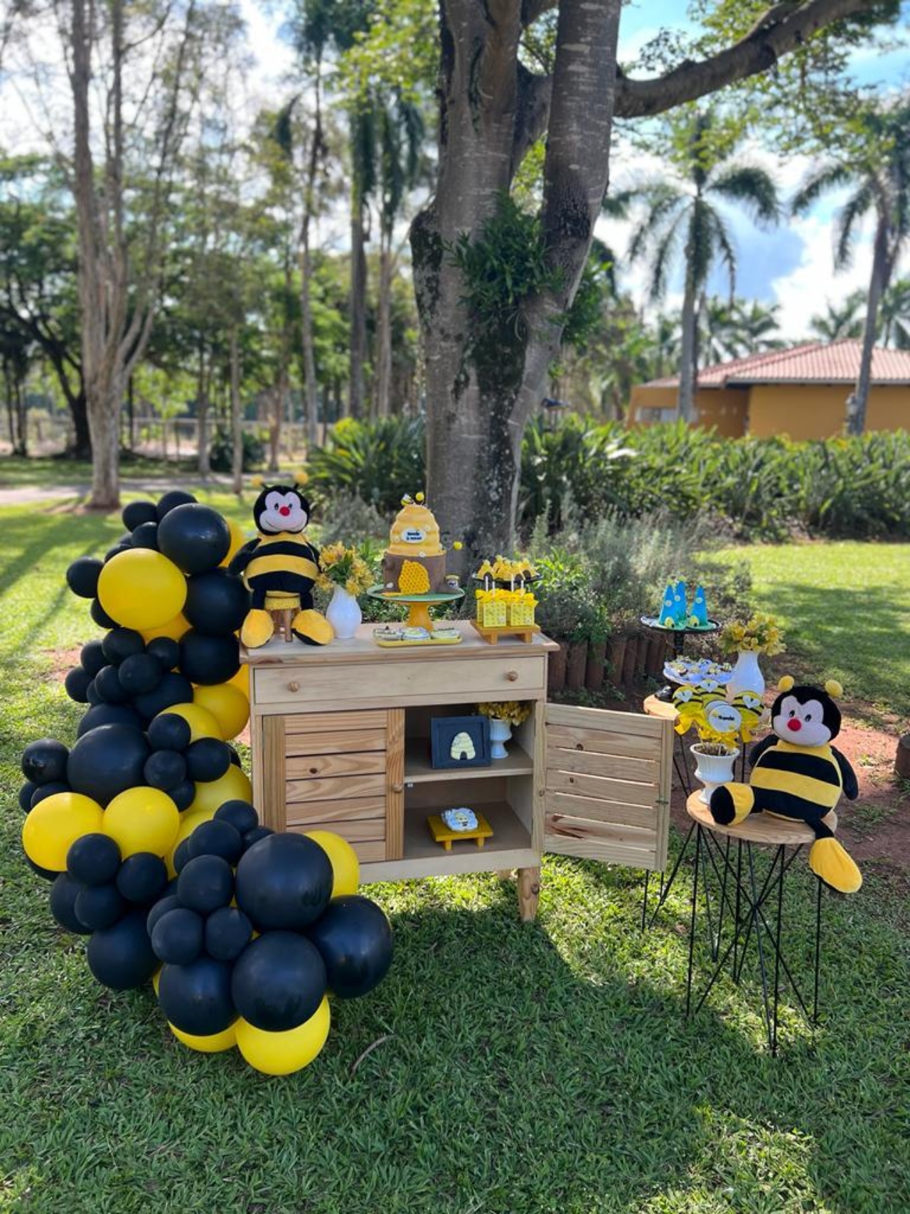 Decoração com tema de abelha da festa do 3º mesversário da pequena Fernanda - Crédito: Cauê Garcia / CG Comunicação