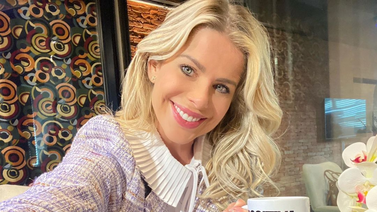 Karina Bacchi é batizada e posta vídeo em redes sociais: “Meu coração  celebra com alegria”