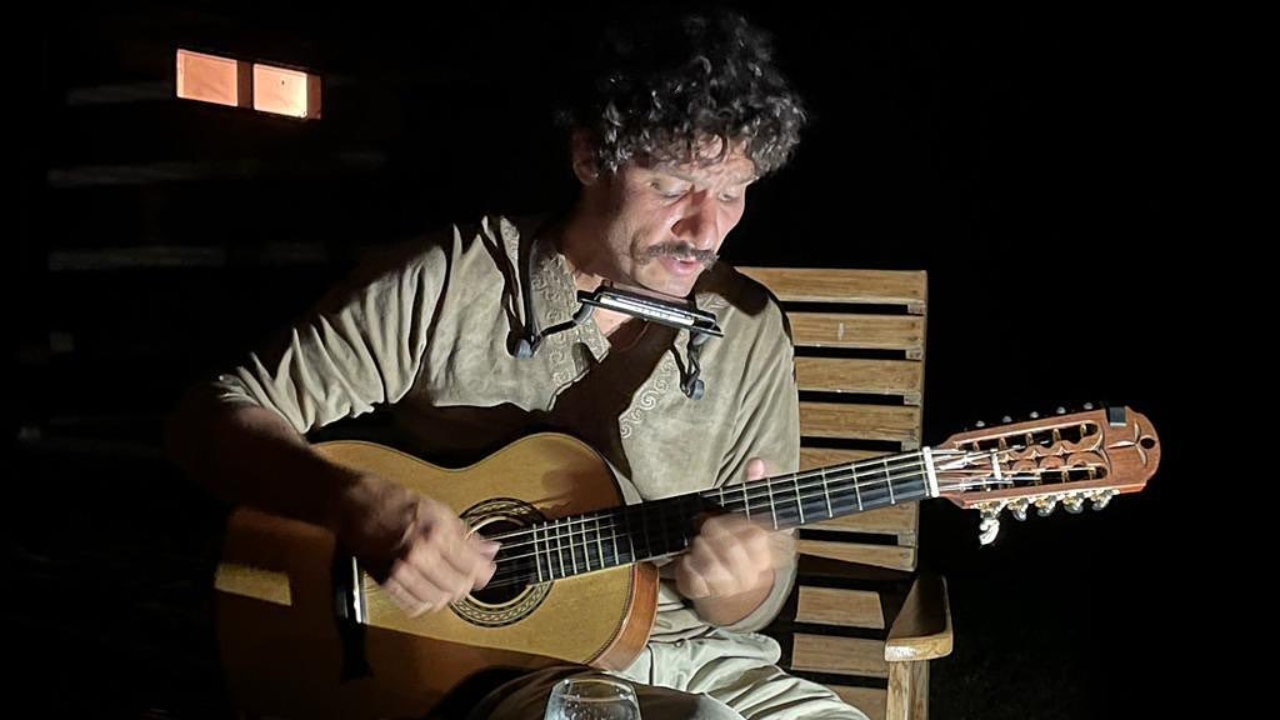 Guito, o Tibério de 'Pantanal', recebe cantadas virtuais, mas