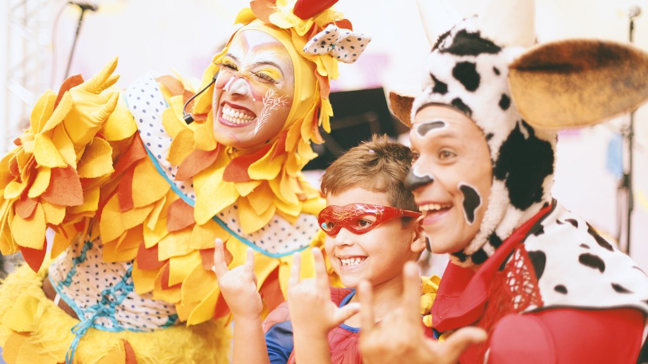 Vocalista da banda A Dama se emociona com estreia no Carnaval de