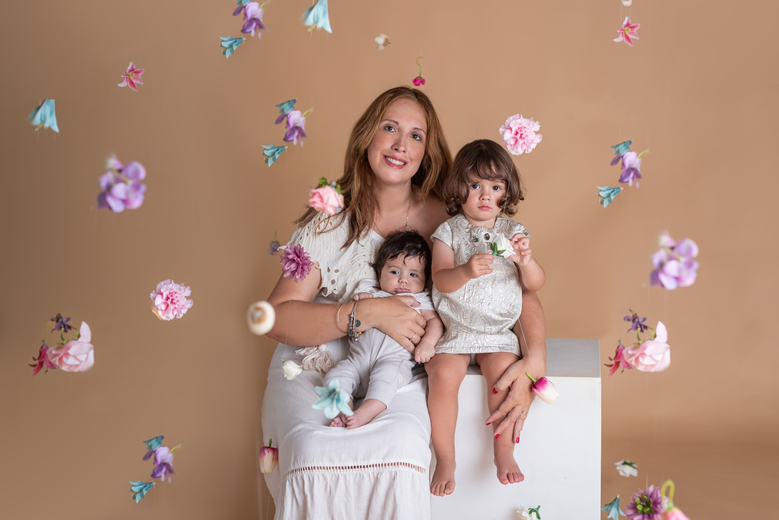 Stella Winderom, 41 anos, mãe de Aurora e David, de 2 e 4 meses, respectivamente.