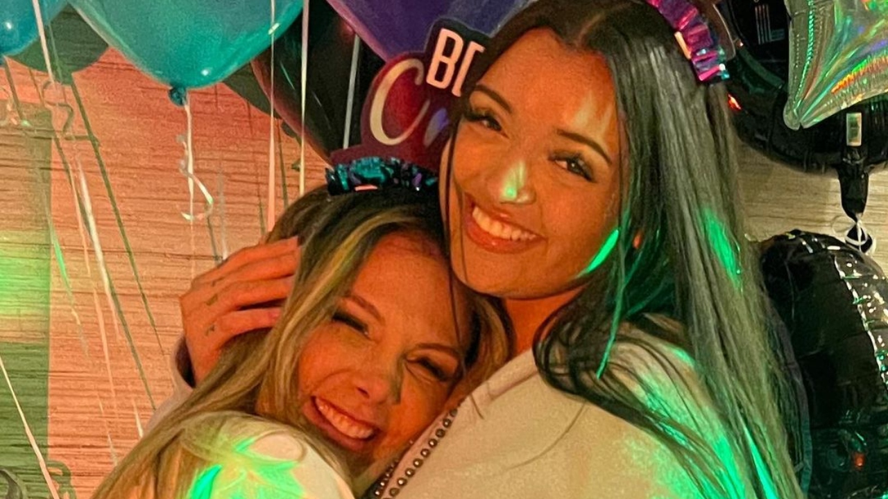 Filha de Carla Perez e Xanddy faz show nos EUA e ex-dançarina