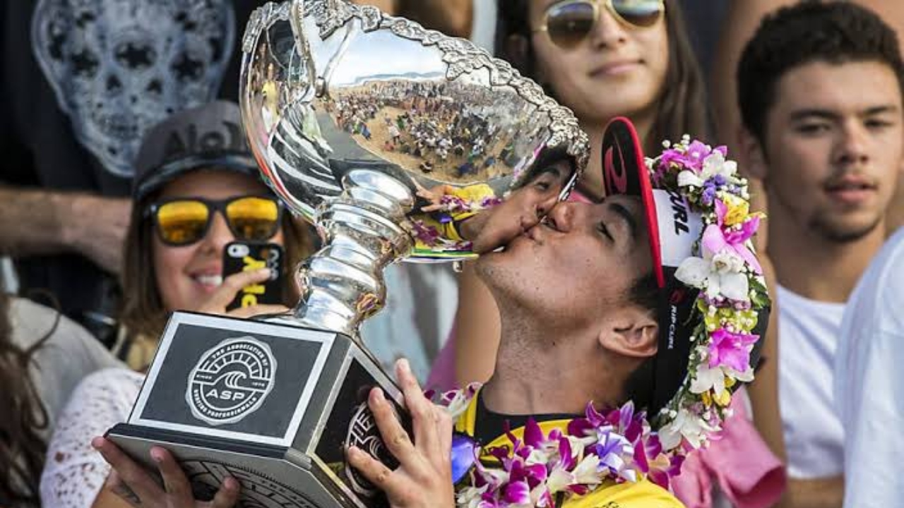 Em 2014, Gabriel Medina se tornou o primeiro brasileiro a conquistar o título mundial de surf