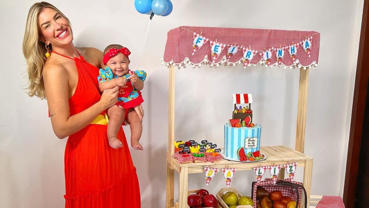Lore Improta aproveitou a fase de introdução alimentar da filha para se inspirar em mesversário com tema de feira