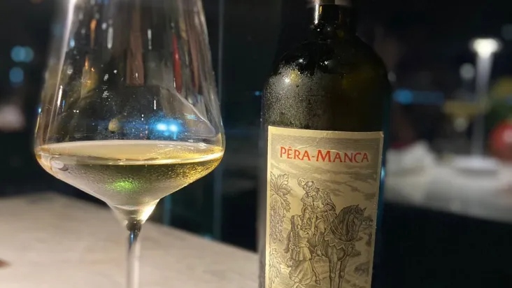 Amigos se confundem com o preço do vinho Pêra-Manca e pagam R$ 1.650 em garrafa