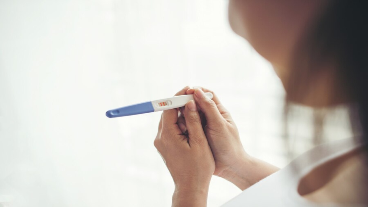 Teste de gravidez: as diferenças entre o exame de farmácia e o de sangue