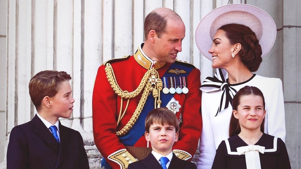 Príncipe William e sua esposa Kate Middleton decidiram dispensar funcionários para ficarem mais com os filhos