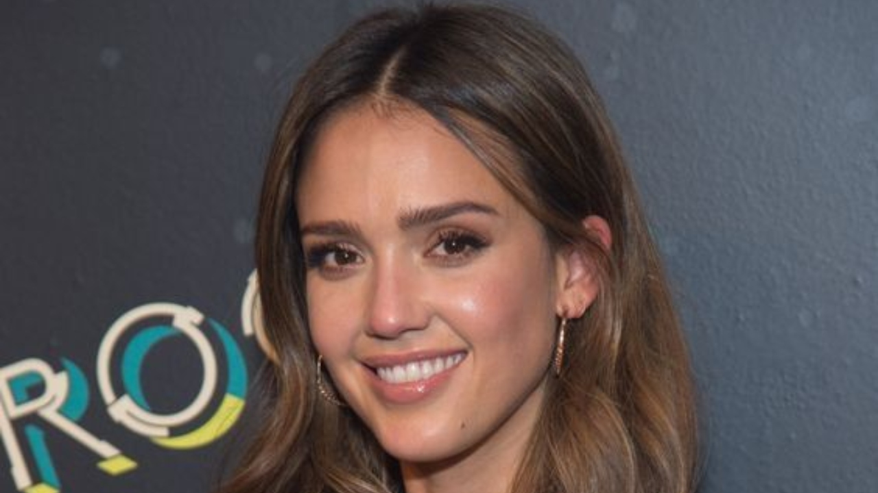 Jessica Alba é outra atriz que aposta na maquiagem mais natural